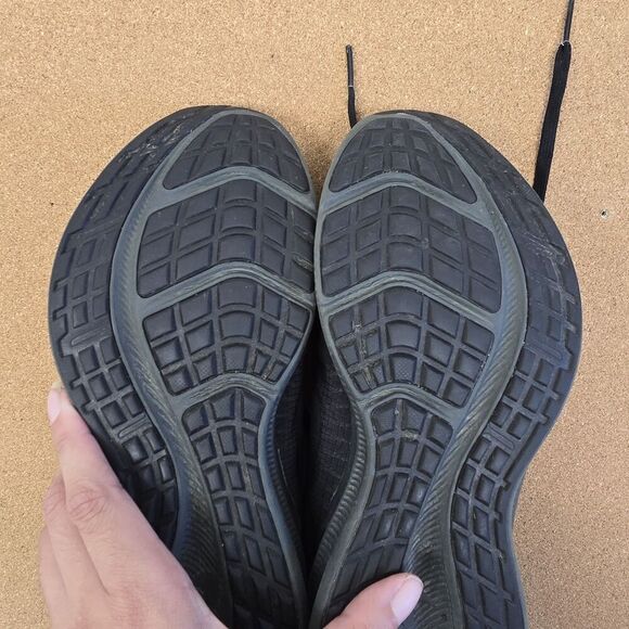 Nike Men's Downshifter 10 DJ2680-003 Black Sneakers Size 9.5 (S5) - Picture 6 of 7